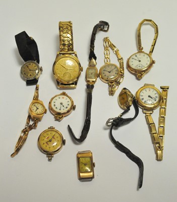 Lot 166 - A collection of yellow metal and gold...