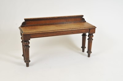 Lot 359 - A small Victorian oak hall seat