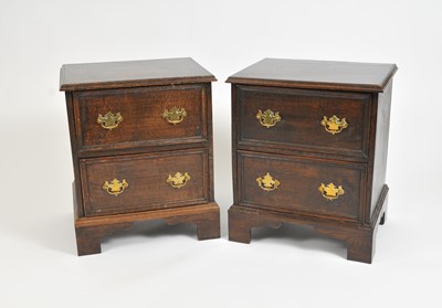 Lot 333 - A pair of country oak bedside chests of two drawers