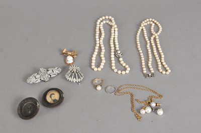 Lot 152 - A small collection of jewellery