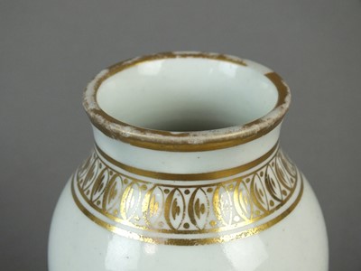 Lot 186 - A rare Caughley vase, circa 1785-90