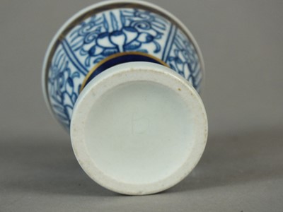 Lot 185 - A rare Caughley  'Lily' pattern egg cup, circa 1785
