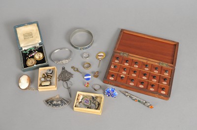 Lot 160 - A small collection of jewellery