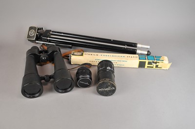 Lot 311 - A collection of 20th century photographic effects and cased binoculars