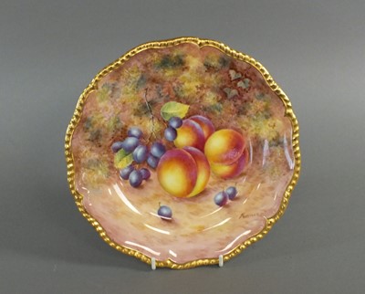 Lot 354 - Royal Worcester fruit-decorated cabinet plate