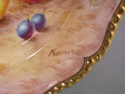 Lot 354 - Royal Worcester fruit-decorated cabinet plate