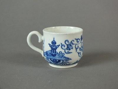 Lot 194 - A Caughley custard cup, circa 1778-92