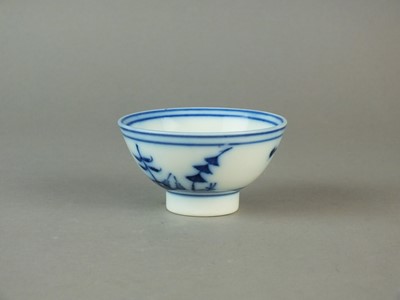 Lot 198 - A Caughley 'Blown Seedhead' tea bowl, circa 1780