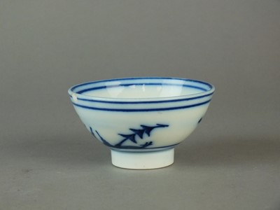 Lot 268 - Caughley 'Blown Seedhead' tea bowl, circa 1785