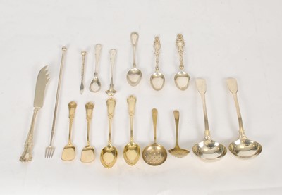 Lot 23 - A small collection of flatware