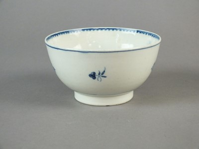 Lot 202 - Caughley 'Simple Posy' bowl