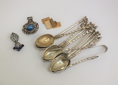 Lot 73 - A small collection of jewellery