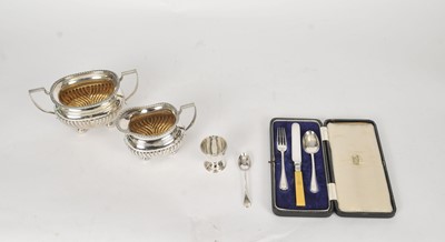 Lot 9 - A small collection of silver