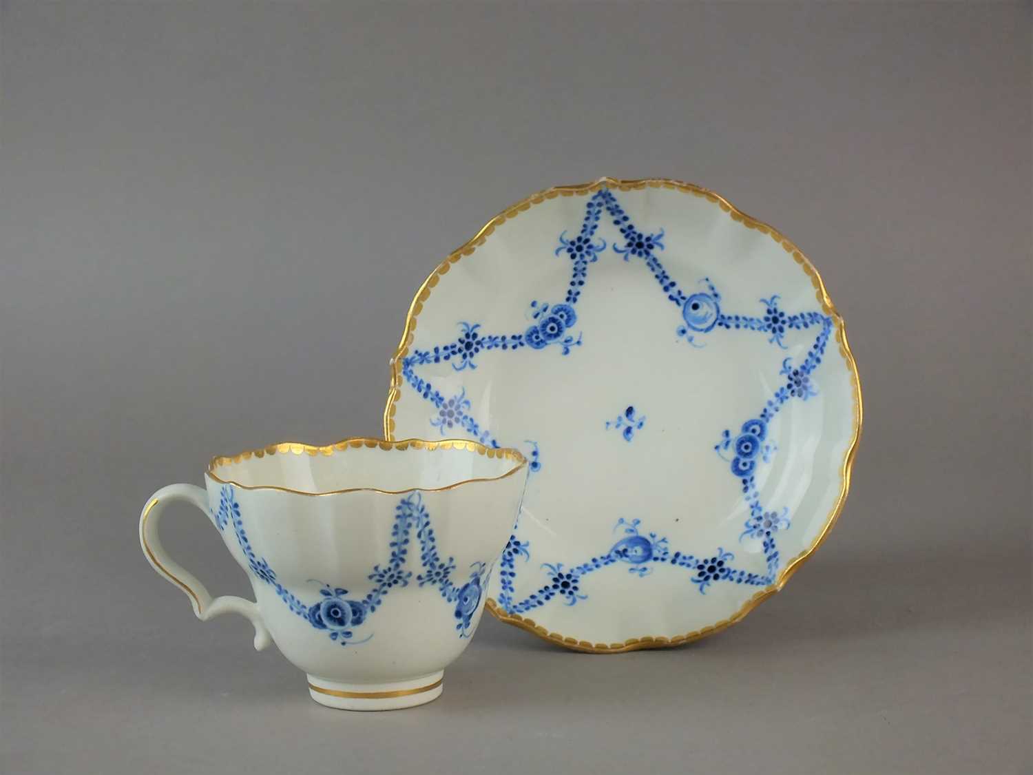 Lot 203 - Caughley 'Rose Festoon' teacup and saucer