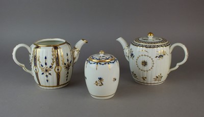 Lot 218 - Caughley blue and gilt teawares, late 18th century