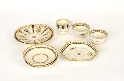 Lot 277 - Selection of Caughley blue and gilt wares, circa 1790