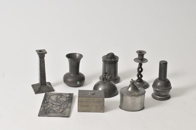 Lot 424 - An interesting collection of antique and later pewter