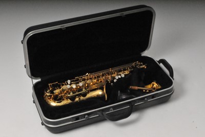 Lot 436 - A cased Elkhart deluxe alt saxophone