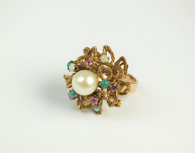 Lot 68 - A cultured pearl set dress ring