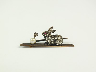Lot 67 - A novelty diamond rabbit brooch