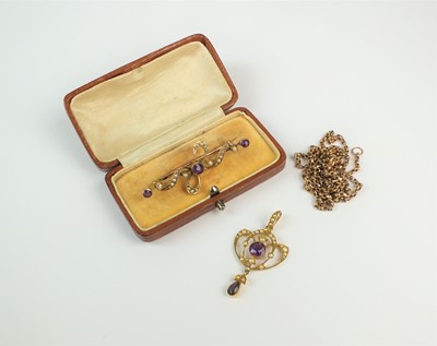 Lot 71 - A Murrle Bennet Art Nouveau amethyst and seed pearl pendant