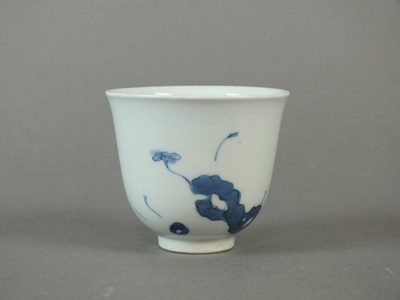 Lot 459 - A blue and white Chinese porcelain footed cup