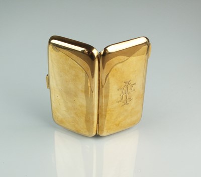 Lot 77 - A 9ct gold combined cigarette case and compact