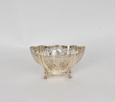 Lot 110 - An Edwardian silver bowl