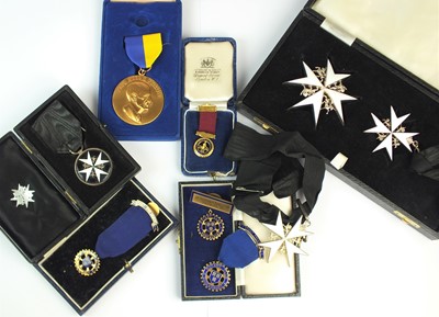 Lot 137 - A collection of medals, medallions and badges