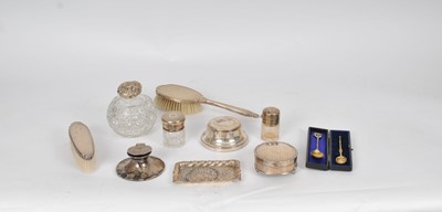 Lot 91 - A collection of silver