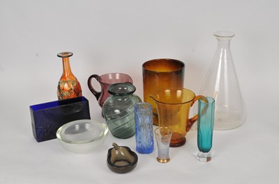 Lot 318 - Large quantity of decorative glassware