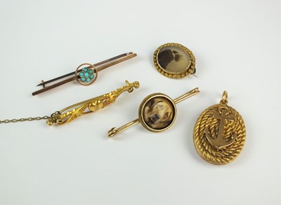 Lot 48 - A small collection of jewellery