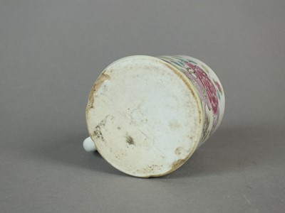 Lot 258 - Bow porcelain coffee can, circa 1758