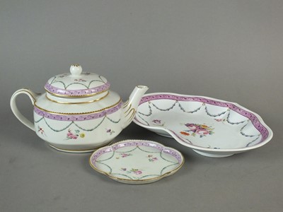 Lot 291 - Derby teapot, cover and stand with similar heart-shaped dish