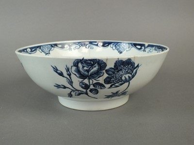 Lot 148 - Two Liverpool bowls and a Lowestoft bowl, 18th century