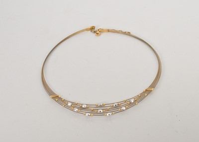 Lot 396 - A 9ct yellow and white gold wirework necklace/choker