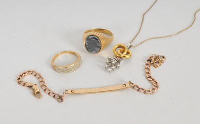 Lot 404 - A small collection of jewellery
