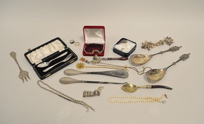 Lot 390 - A collection of costume jewellery and flatware
