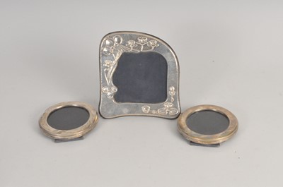 Lot 365 - Art Nouveau style silver mounted frame