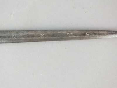Lot 370 - 18th Century Continental stiletto dagger