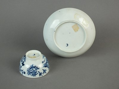 Lot 310 - Lowestoft 'Fence' tea bowl and saucer, circa 1770-85