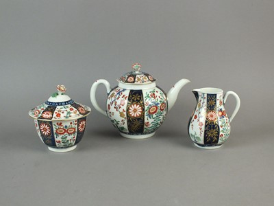 Lot 259 - Worcester 'Japan' teapot, sucrier and cream jug, circa 1775