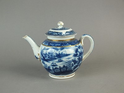 Lot 231 - Caughley 'Fence and House' teapot and cover, circa 1784-90