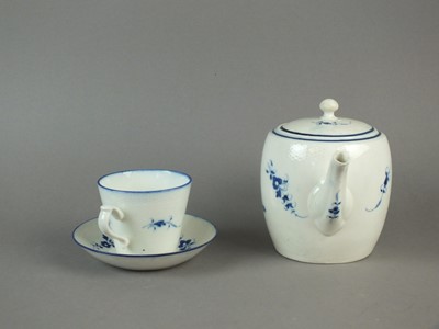 Lot 232 - Caughley 'Chantilly Sprigs' teapot, cup and saucer