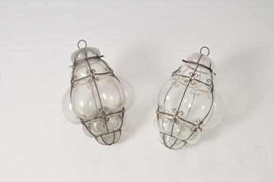 Lot 574 - A selection of lighting