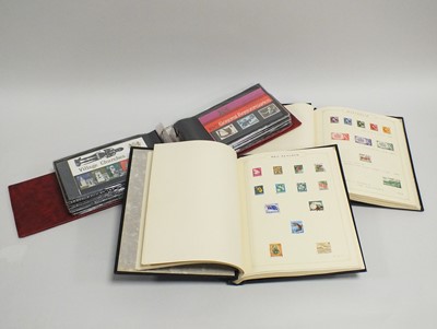 Lot 415 - A collection of stamps