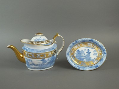 Lot 197 - A Liverpool Herculaneum teapot, cover and stand, circa 1805