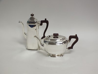 Lot 362 - A silver coffee pot and teapot