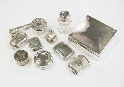 Lot 326 - A small collection of silver