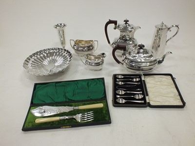 Lot 351 - A collection of plated wares